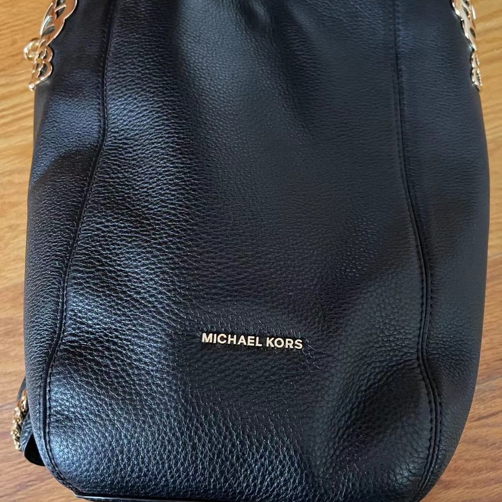 Michael Kors Butterfly Bucket Bag in Black